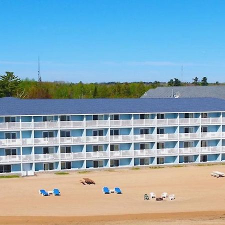 Grand Mackinaw Beachfront And Waterpark Mackinaw City Exterior foto