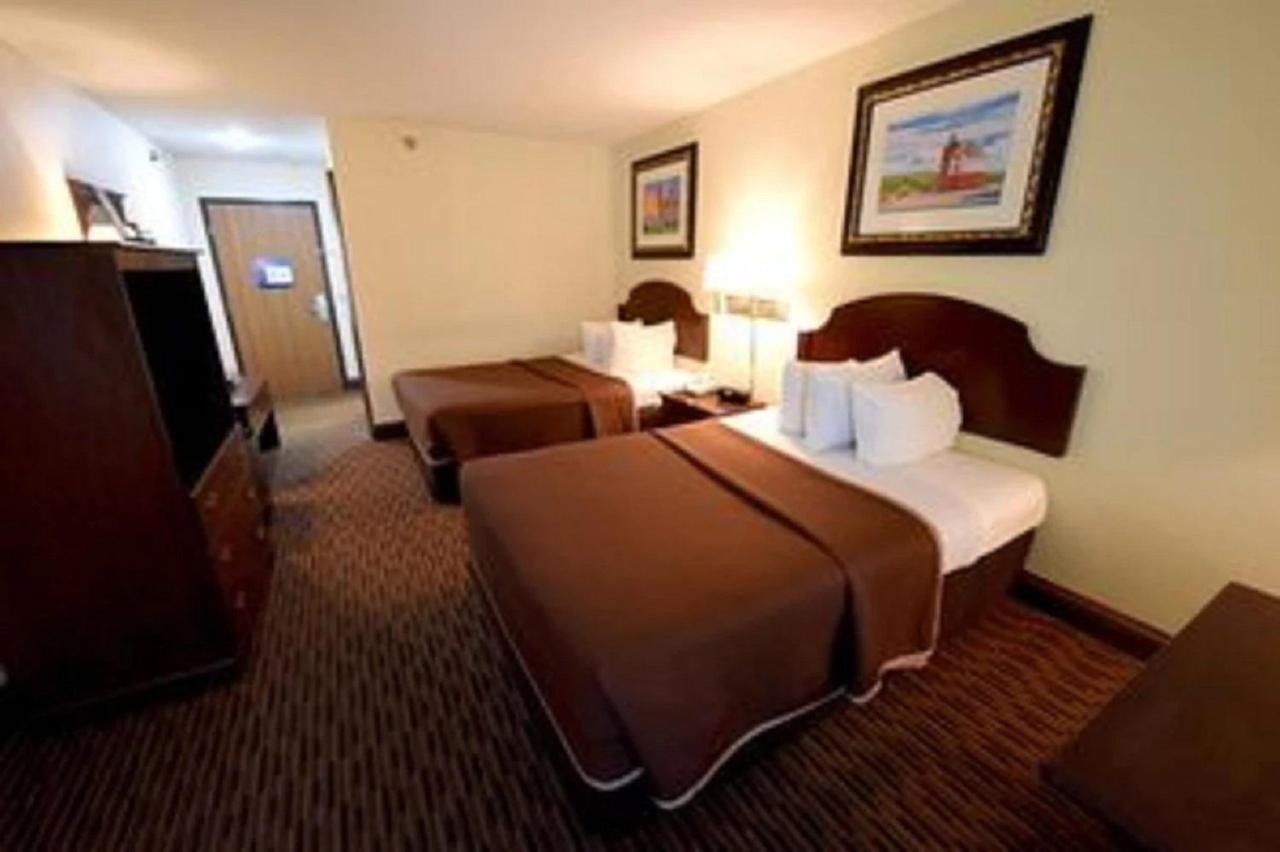 Grand Mackinaw Beachfront And Waterpark Mackinaw City Exterior foto