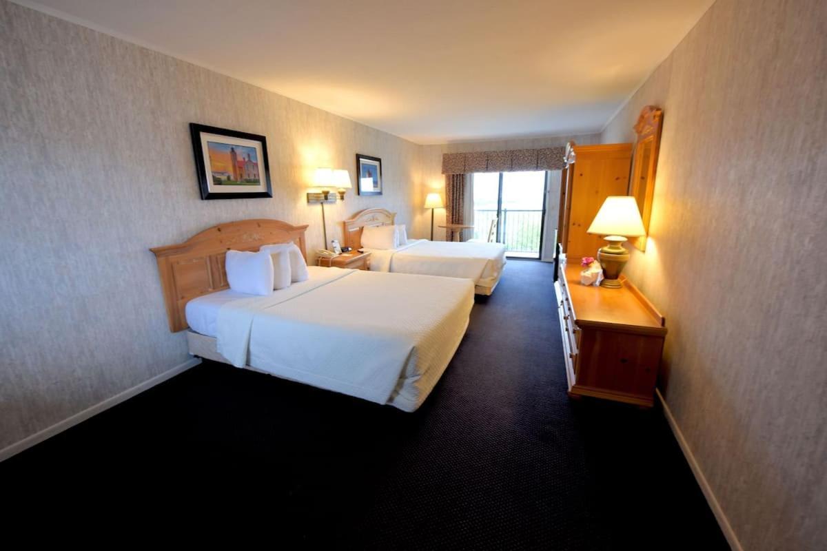 Grand Mackinaw Beachfront And Waterpark Mackinaw City Exterior foto
